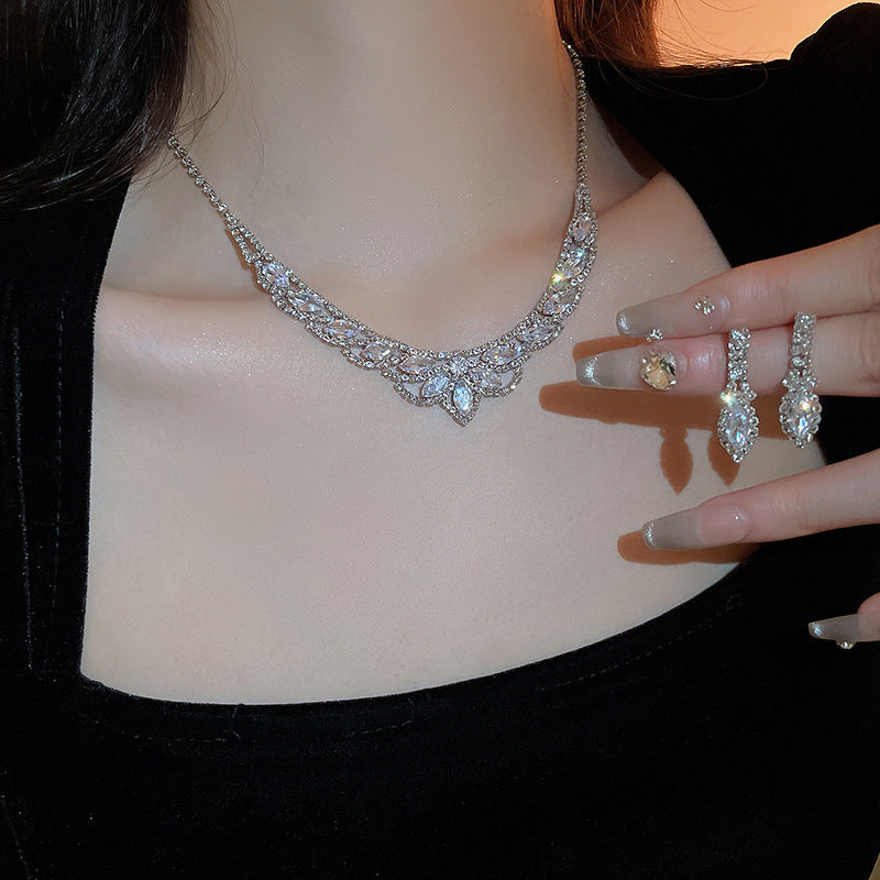 Light Luxury High-grade Zircon Niche Retro Clavicle Jewelry Set