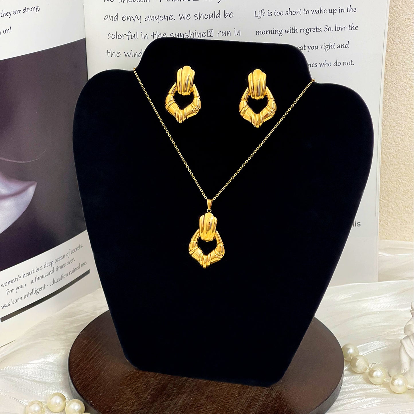 Oil Pressure Suit Retro Gong Yan Ear Stainless Steel Gold Jewelry Set
