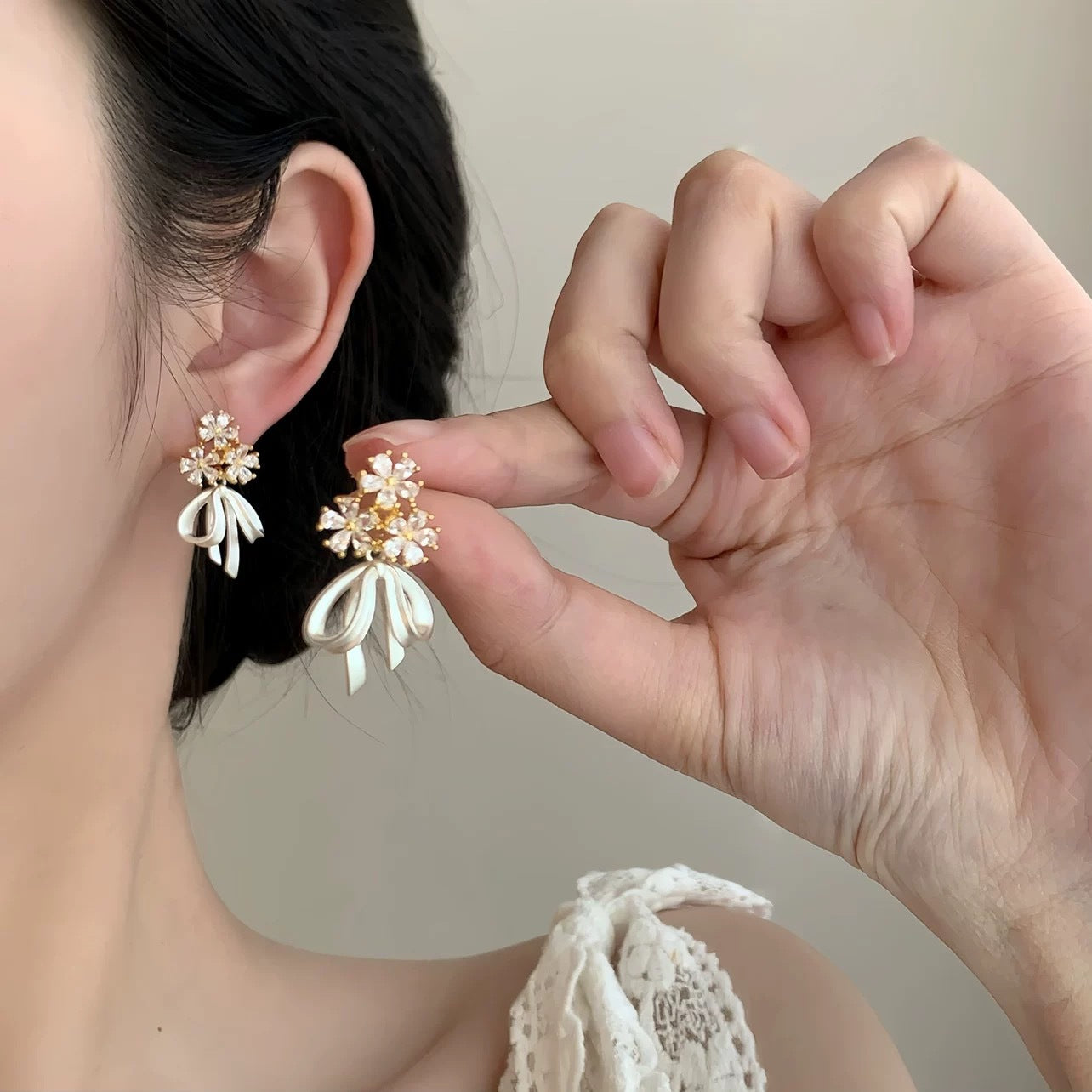 Women's Exquisite Bow Tassel Mosquito Coil Earless Light Luxury Minority Ear Clip