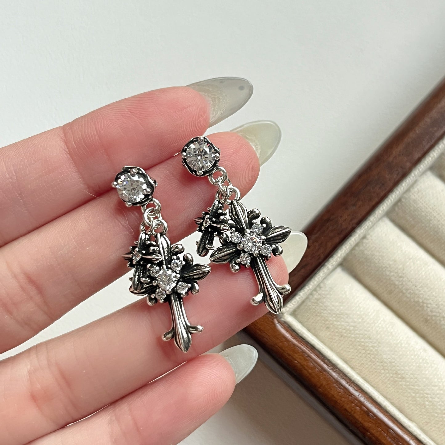 Women's Retro Distressed Cross Trendy Cold Niche Stud Earrings